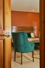 Silla decorativa de habitación de hotel para la sala de espera color esmeralda colores desérticos