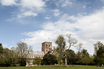 Obraz premium St Albans Cathedral in the city centre view from Verulamium Park