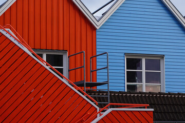 Holz Haus Fassaden Eckernförde in blau und rot