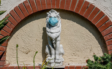 Statue of lion wearing Coronavirus mask