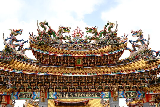 Text is Seitengu. Seitengu, a Taiwan temple or a palace in Sakado City, Saitama Prefecture in Japan. There are 5,000 dragon sculptures. 
