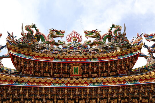Text is Seitengu. Seitengu, a Taiwan temple or a palace in Sakado City, Saitama Prefecture in Japan. There are 5,000 dragon sculptures. 