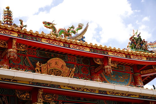 Text is Seitengu. Seitengu, a Taiwan temple or a palace in Sakado City, Saitama Prefecture in Japan. There are 5,000 dragon sculptures. 