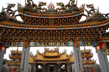 Text is Seitengu. Seitengu, a Taiwan temple or a palace in Sakado City, Saitama Prefecture in Japan. There are 5,000 dragon sculptures. 