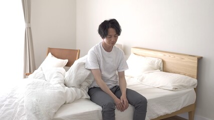 寝不足、体調不良の男性