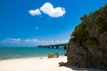 沖縄　宮古諸島　池間大橋と池間島の絶景の海　楽園ビーチ