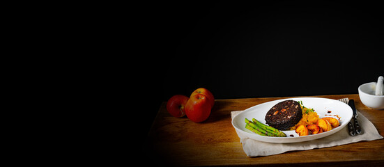 Black pudding with green asparagus and fried apple