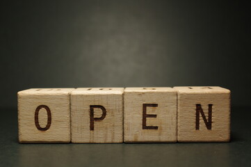 オープン 開く 開店 開ける open