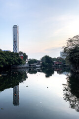 Obraz premium City view on the reflection of water