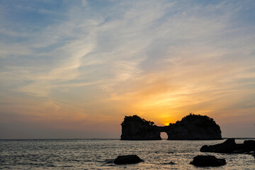 円月島の夕日【和歌山県西牟婁郡白浜町】