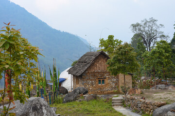 Obraz premium Beautiful stone cottage with thatch roof