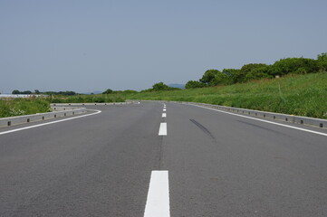 田舎の舗装道路