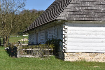 zabytkowa Chata Kocjana na podzamczu w Rabsztynie pod Olkuszem, obiekt muzealny,  © Albin Marciniak