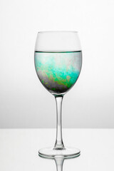 Farbe im Wasser gemalt