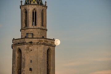 Obraz premium La Luna y el campanario, Vilafranca del Penedès