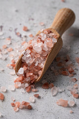 Fototapeta na wymiar Himalayan pink salt in wooden spoon