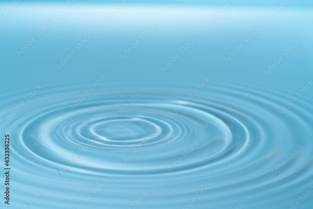 Wall mural drop of water drop to the surface. waves on the surface of the water from a collision
