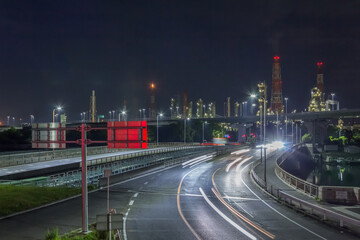大阪の臨海工業地帯の夜景