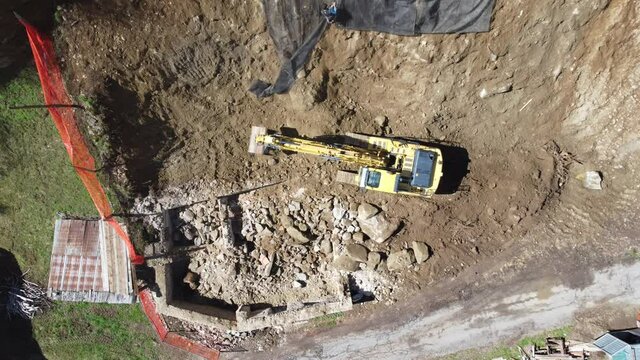 scavare pala ruspa escavatore cantiere edile terra camion 