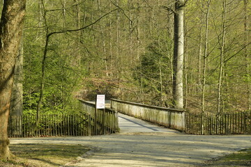 L'un des ponts dans le bois du parc Stuyvenberg à Laeken (Bruxelles)