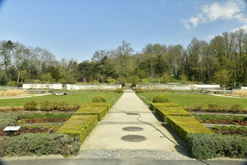Le Jardin du Fleuriste aves ses haies et plantes vari&eacute;es &agrave; Laeken 
