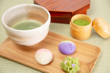 お抹茶とお茶菓子のイメージ