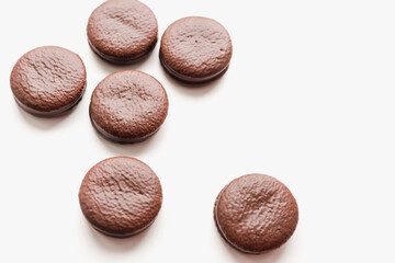 chocolate chip cookies on white background, orion chokopai 