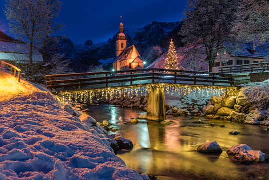 bridge over the river in the night