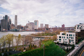 Fototapeta na wymiar view of the city from the river panorama Brooklyn bridge New York usa 
