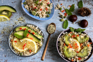 kastanienreis mit naturreis gemischt mit Avokade, kiwi, zitrone und hanf seed