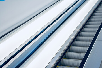 Obraz premium Escalator en montée