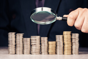 Magnifying Money, Inspect Income, Check Financial Stauts