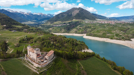 vallata montagna lago diga  verde valle natura paesaggio val di non 