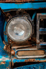Fototapeta na wymiar old rusty car