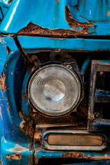 Fototapeta na wymiar old rusty car