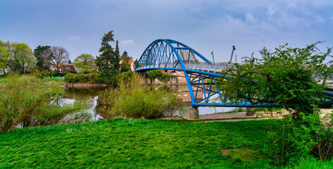 Fototapeta na wymiar Weserbrücke in Nienburg