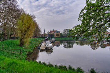 Fototapeta na wymiar Nienburger Hafen an der Weser
