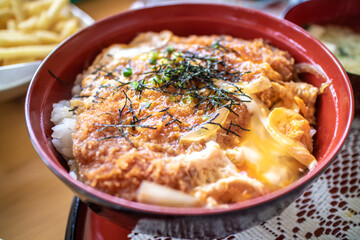 カツ丼　日本の丼物　和食イメージ