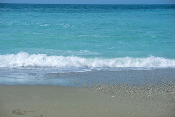 ビーチと波