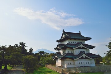 Fototapeta na wymiar 弘前城と岩木山, Hirosaki, castle