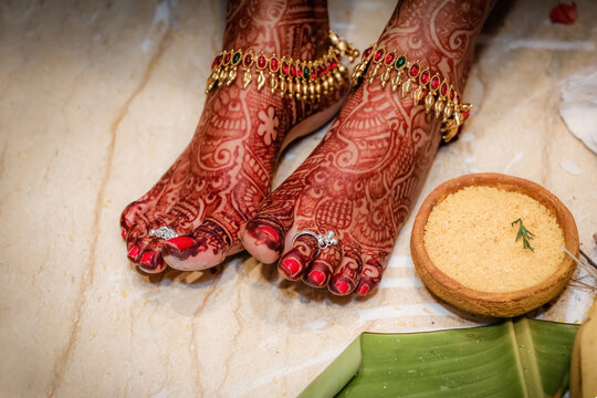 A Photo Of An South Indian Bride Showing The Toe Right During The Wedding Ceremony.