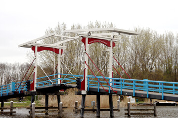 Wooden drawbridge named Pekhuisbrug over river Rotte