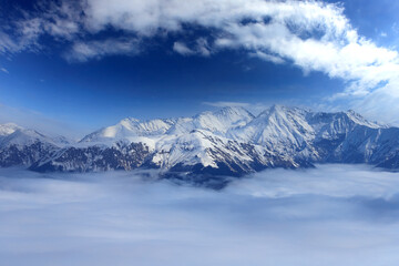 Obraz na płótnie Canvas Scenic snowy mountains view, sunny