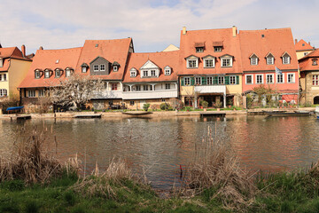 Obraz premium Romantisches Bamberg; Blick über die Rednitz auf die Häuser von 