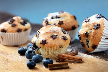 Muffins with blueberry and cinnamon
