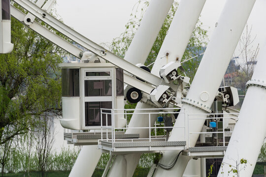 Amusement parck wheel cabin