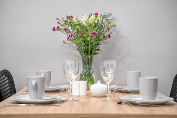 Table setting with flowers
