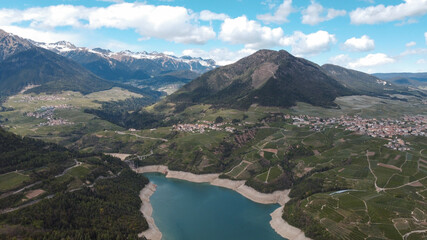 lago di montagna diga cles val di non laghi 