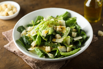 Healthy green salad with bread croutons