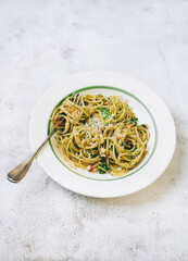 Spaghetti with arugula pesto and walnuts